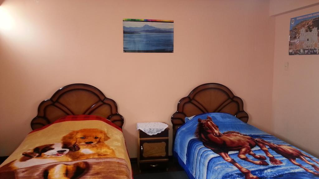 Yunguyo Hostal Villa Imperial חדר תמונה